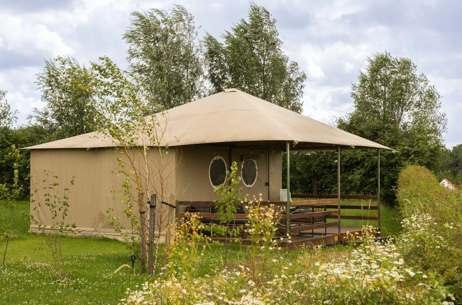 Badkamer met douche glamping tent Berg ten Houte